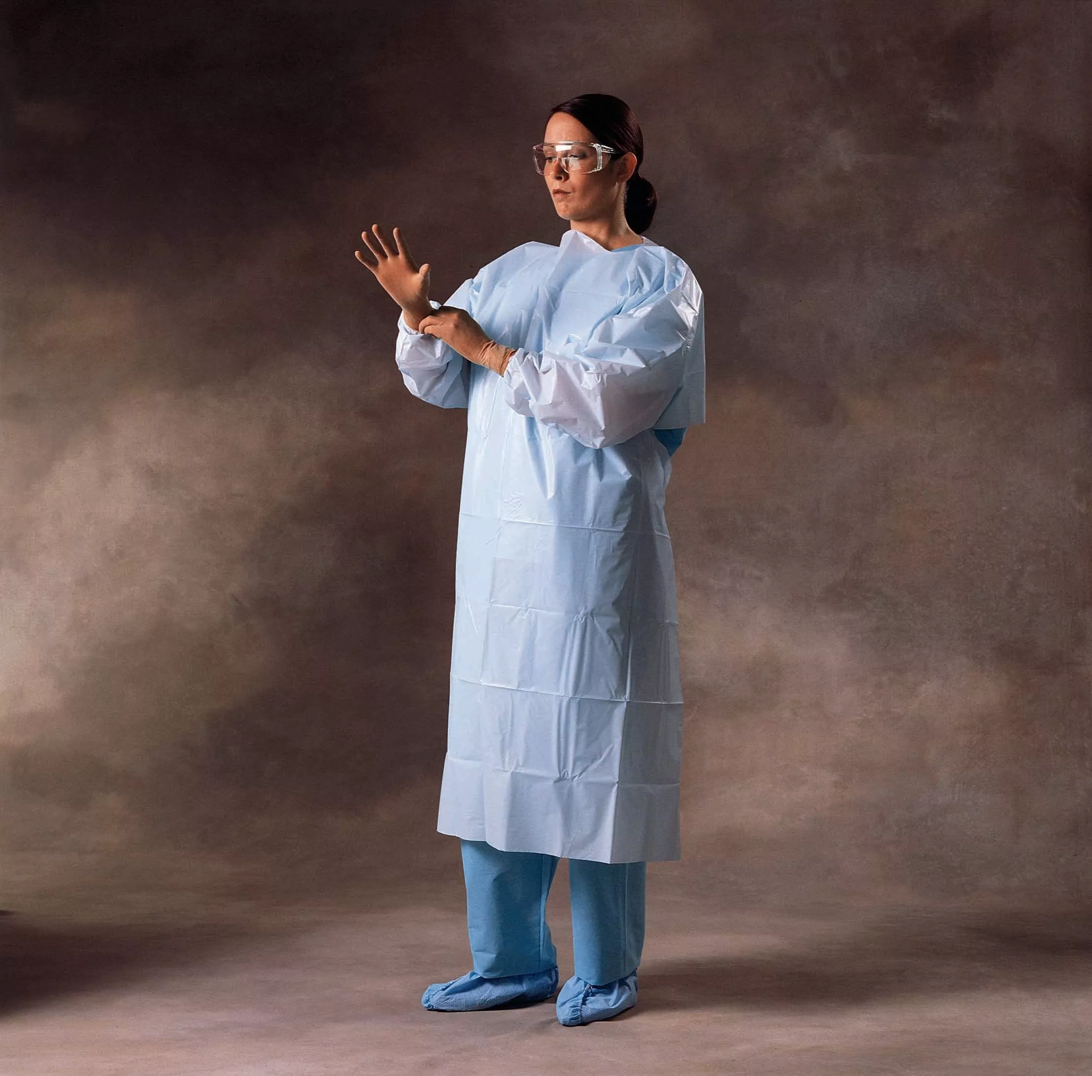 Halyard Over-the-Head Protective Procedure Gown, 1 Case of 60